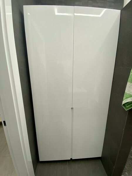 Шкаф белого цвета для ванной комнаты изготовленный на заказ в Лыткарино Московской области