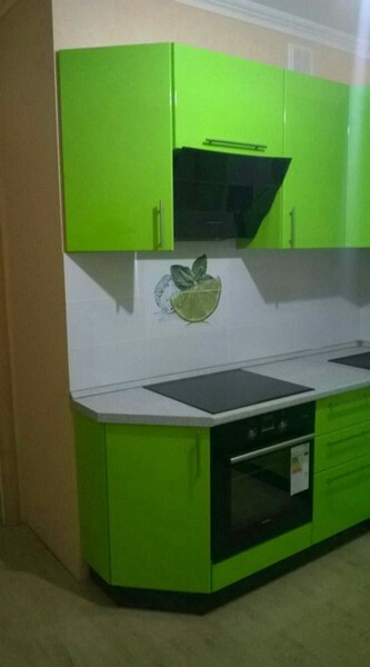 Угловые шкафы зеленой кухни Лыткарино