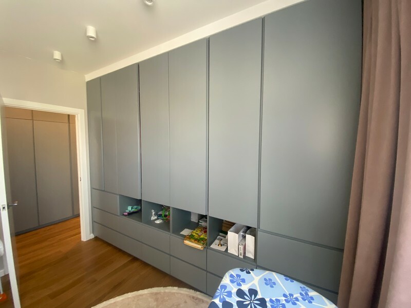 Шкаф стенка для спальни серого цвета&nbsp; изготовленная на заказ&nbsp; по адресу проспект Вернадского г.Москва